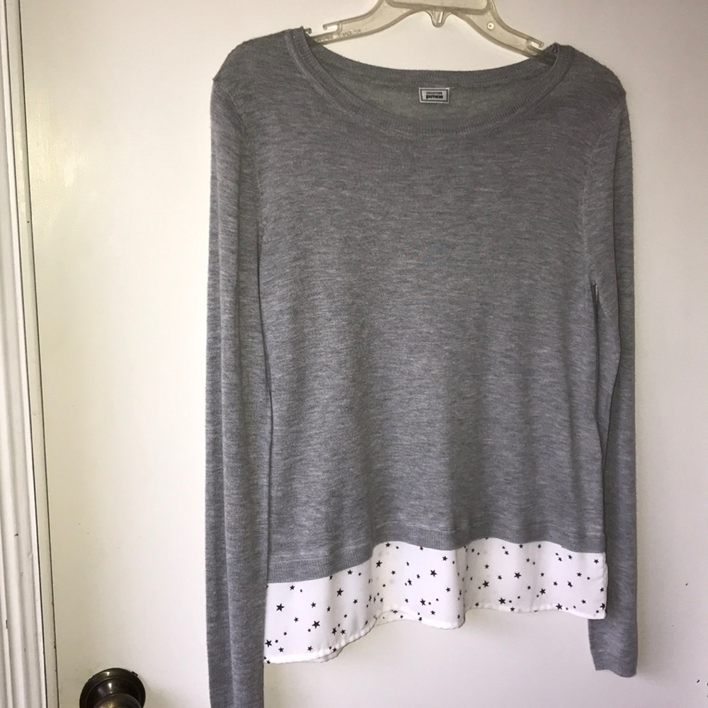 Light grey sweater with star accent